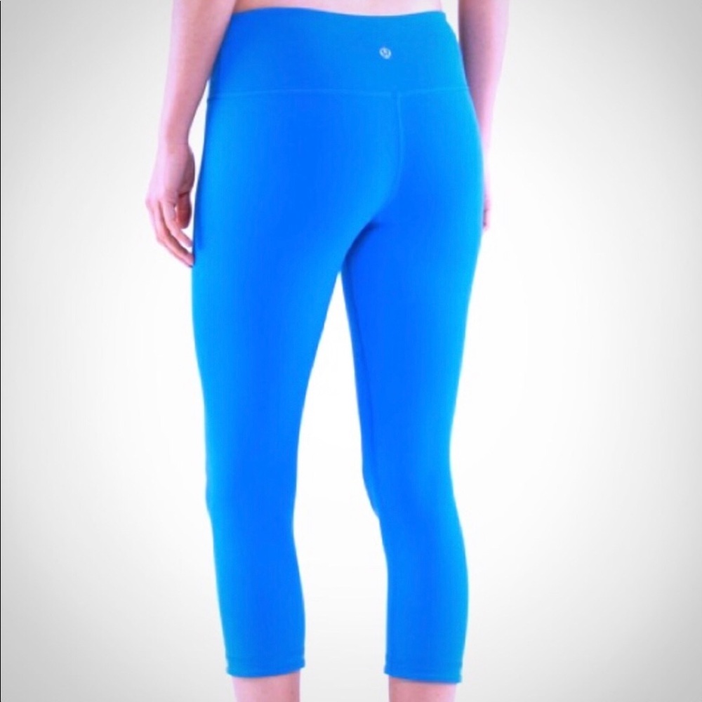 Lululemon REVERSIBLE wunderunder crop size 6